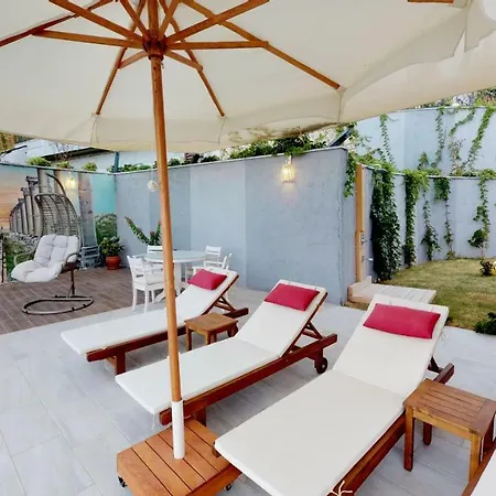 Renaissance Suites: Flora Villa