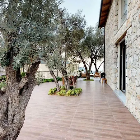 Renaissance Suites: Flora Villa *