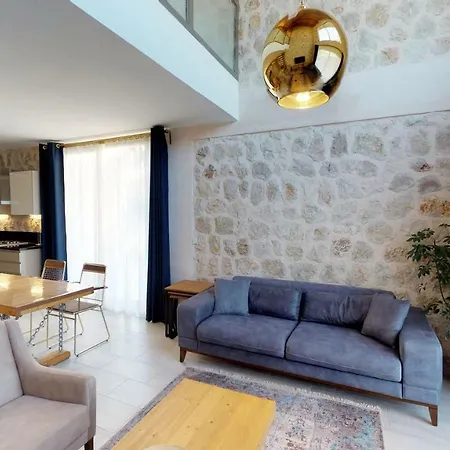 Renaissance Suites: Flora