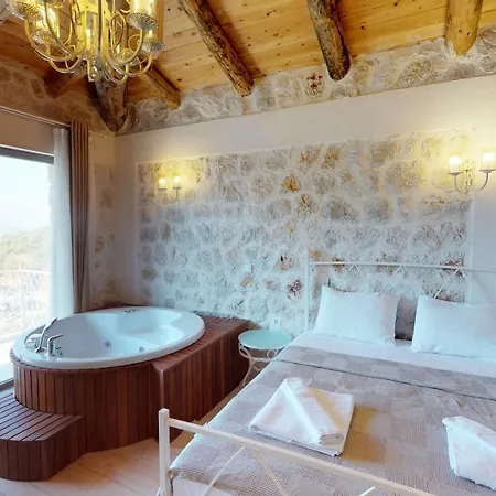 Renaissance Suites: Flora Villa